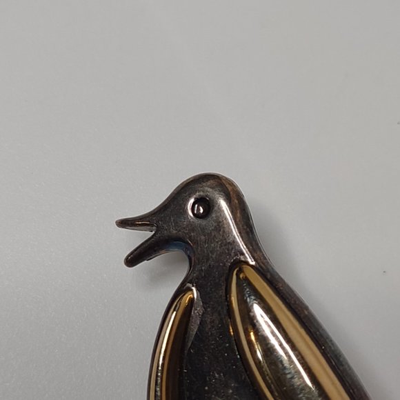 Cute Vintage Metal Two Tone Penguin Brooch Or Pendant - Picture 6 of 16